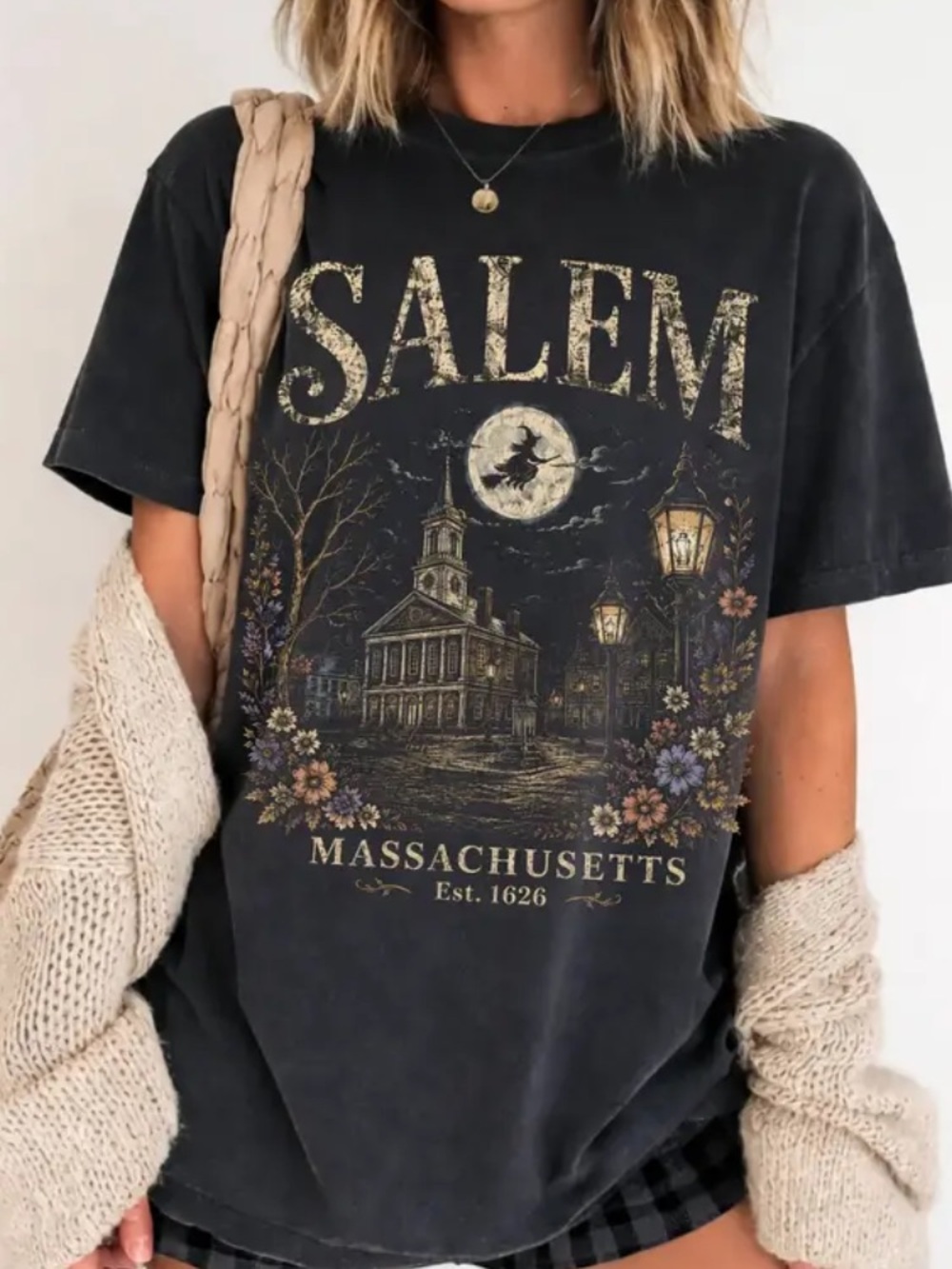 Salem Massachusetts Est. 1626 Witch Moon Lantern Flowers  T-Shirt